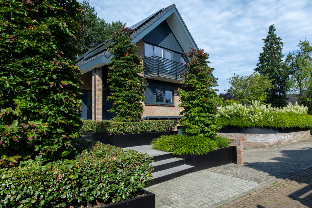 Tuin met hoogte verschillen.
