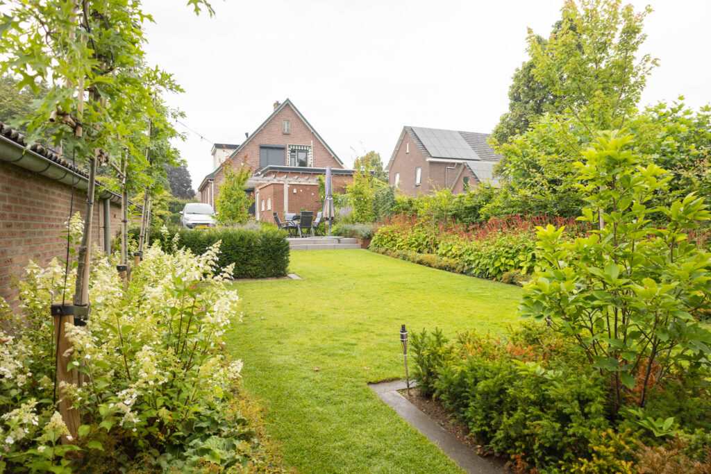 Strakke ruime tuin