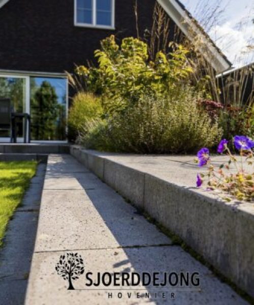 Strakke-bloementuin-Voorst-Sjoerd-de-Jong-Hovenier-22-a-600x400-1